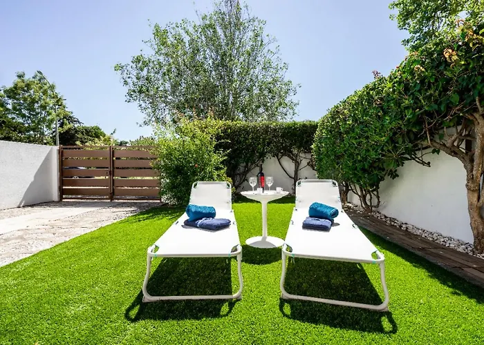 Garden House - Golf & *